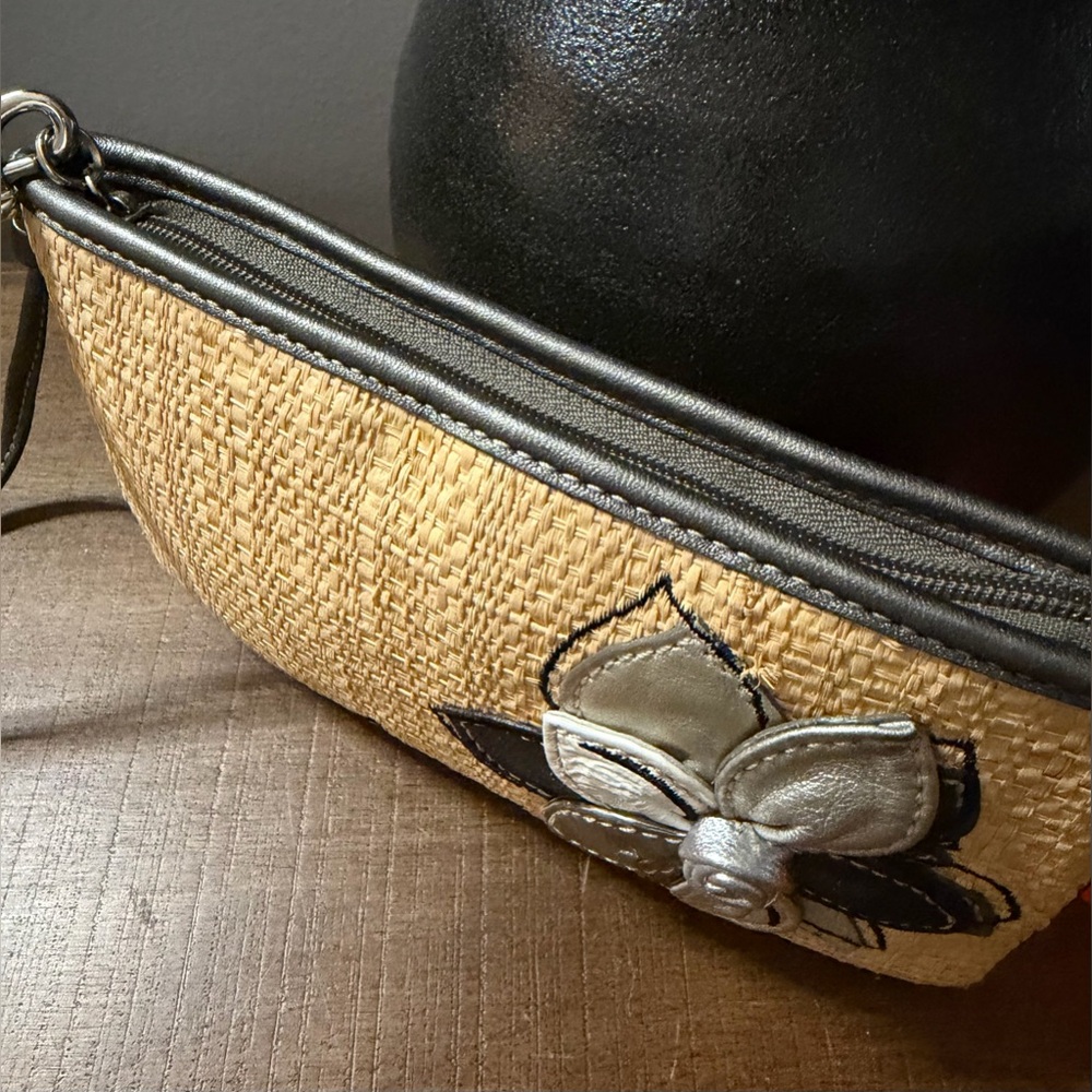 Coach Y2K Hampton 10th Anniversary Straw Wristlet - Picture 3 of 9